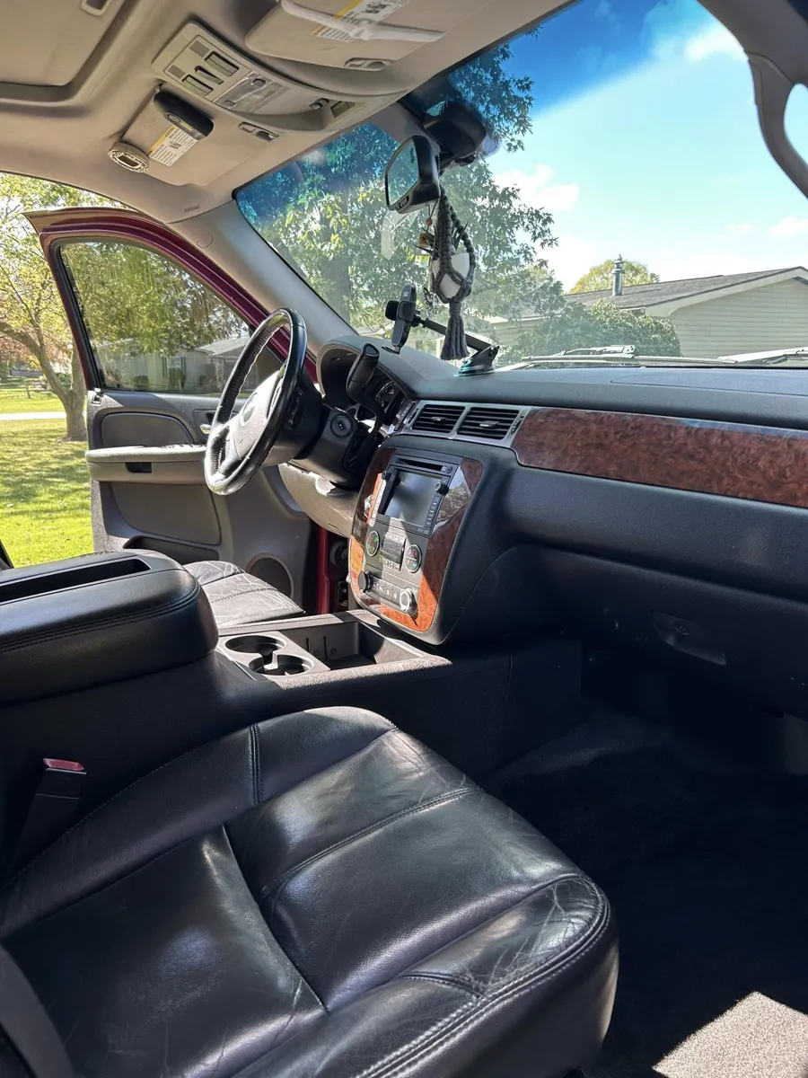 Chevy Tahoe front seats after detailing