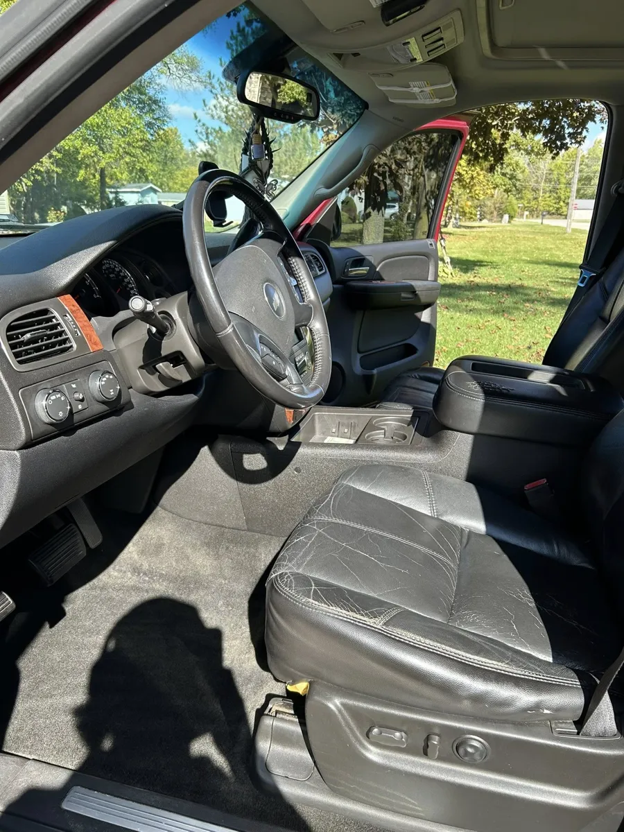 Chevy Tahoe leather interior after detailing