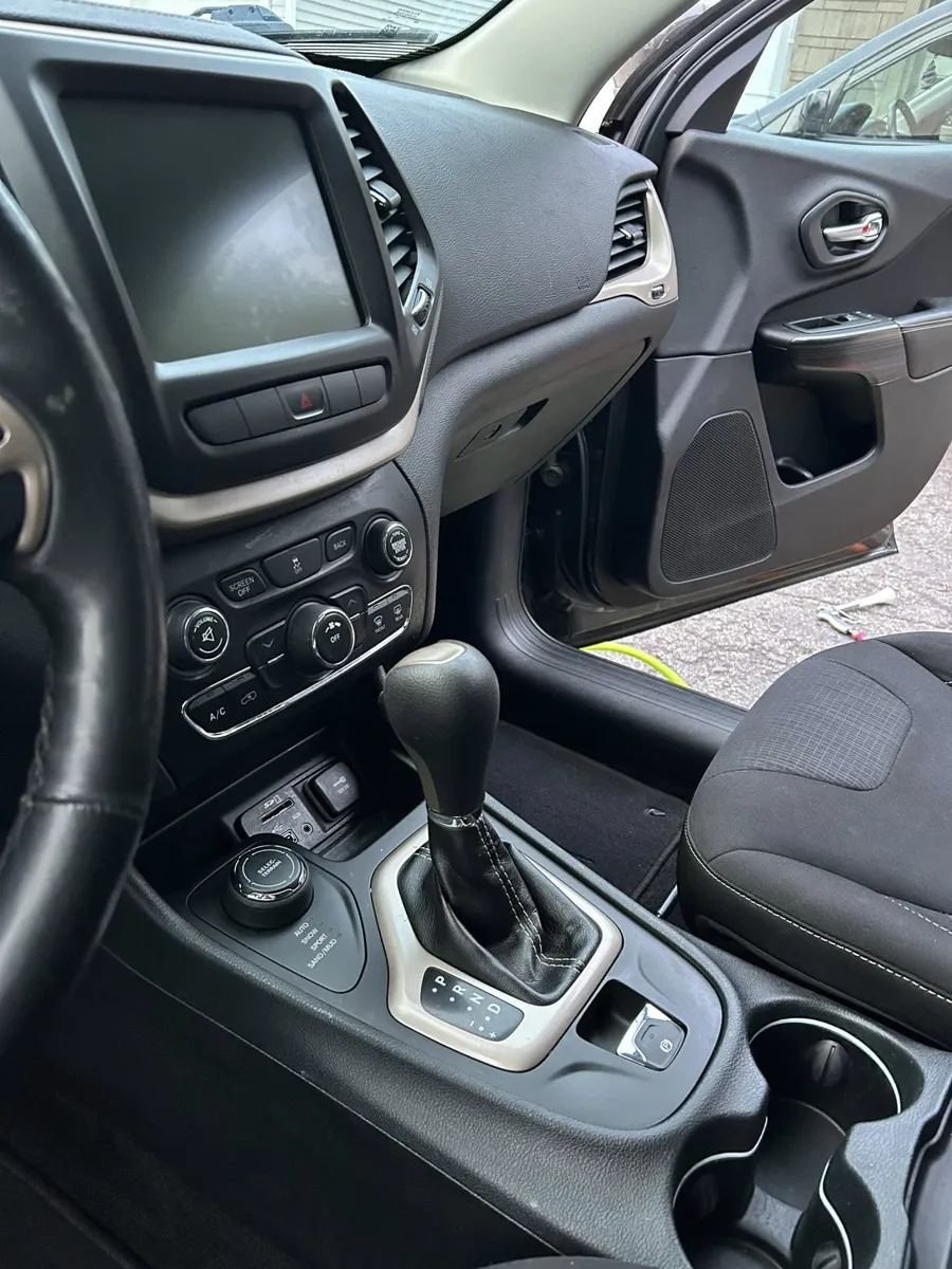 Jeep Cherokee center console after detailing